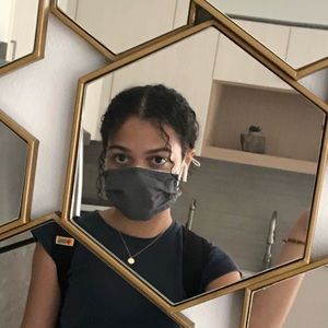 Meet your Posher, Adriana